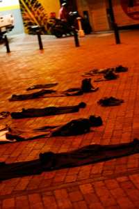 O hacen silencio o los callamos y que? performance Julie Pichavant IV Festival Internacional de Arte Pensamiento Pedagógico Contemporáneo- Festival Internacional de Arte Contemporáneo de Manizales-Universidad Bellas Artes de Caldas - Colombia