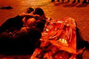 O hacen silencio o los callamos y que? performance Julie Pichavant IV Festival Internacional de Arte Pensamiento Pedagógico Contemporáneo- Festival Internacional de Arte Contemporáneo de Manizales-Universidad Bellas Artes de Caldas - Colombia