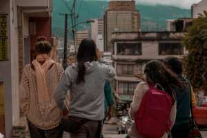 O hacen silencio o los callamos y que? performance Julie Pichavant IV Festival Internacional de Arte Pensamiento Pedagógico Contemporáneo- Festival Internacional de Arte Contemporáneo de Manizales-Universidad Bellas Artes de Caldas - Colombia
