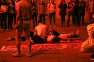 O hacen silencio o los callamos y que? performance Julie Pichavant IV Festival Internacional de Arte Pensamiento Pedagógico Contemporáneo- Festival Internacional de Arte Contemporáneo de Manizales-Universidad Bellas Artes de Caldas - Colombia