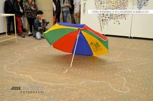 Julie Pichavant performance La vida es una tombola Festival Internacional de Arte Contemporáneo de Manizales-Universidad Bellas Artes de Caldas.