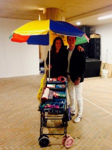 Julie Pichavant performance La vida es una tombola Festival Internacional de Arte Contemporáneo de Manizales-Universidad Bellas Artes de Caldas.