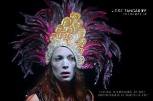 Julie Pichavant performance Los peces no hacen preguntas Festival Internacional de Arte Contemporáneo de Manizales-Universidad Bellas Artes de Caldas.