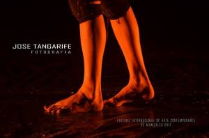 Julie Pichavant performance Los peces no hacen preguntas Festival Internacional de Arte Contemporáneo de Manizales-Universidad Bellas Artes de Caldas.