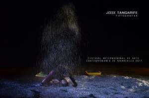 Julie Pichavant performance Los peces no hacen preguntas Festival Internacional de Arte Contemporáneo de Manizales-Universidad Bellas Artes de Caldas.