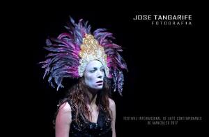 Julie Pichavant performance Los peces no hacen preguntas Festival Internacional de Arte Contemporáneo de Manizales-Universidad Bellas Artes de Caldas.