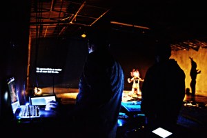 Julie Pichavant performance Los peces no hacen preguntas Festival Internacional de Arte Contemporáneo de Manizales-Universidad Bellas Artes de Caldas.